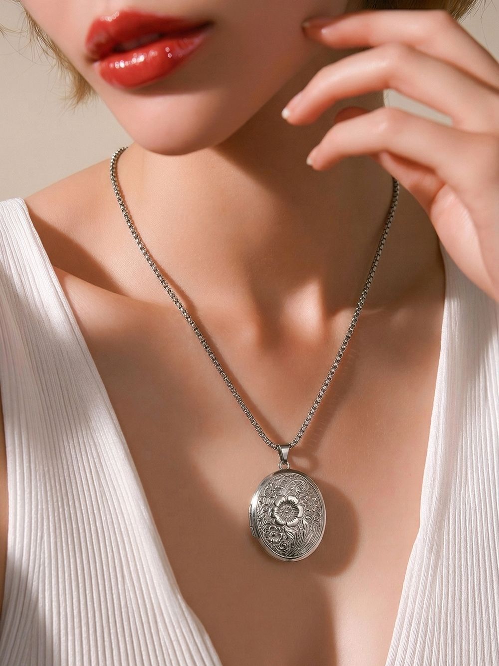 Vintage Silver Oval Locket Necklace Stainless Steel Y2K Floral Heirloom Keepsake